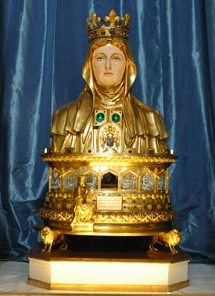 Chasse reliquaire de Sainte Marthe. Copie en cuivre doré de la chasse en or offerte par Louis XI.